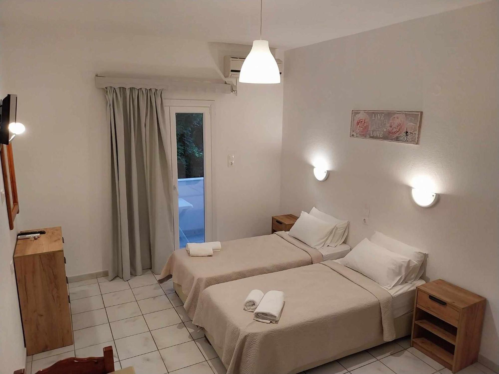 Gorgona Apartments & Studios Ipsos Ngoại thất bức ảnh